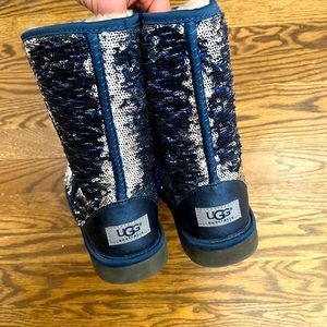 Only been worn a few times. Sequins change colors from blue to silver.